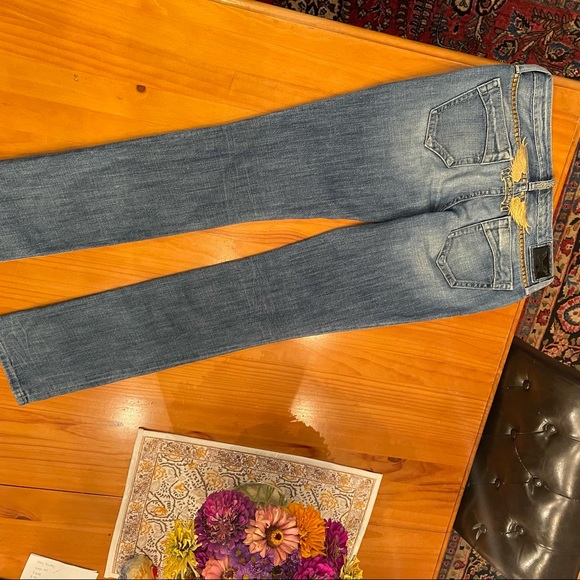 Robin’s Jean (Marilyn Cut) - Picture 3 of 7